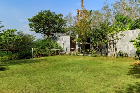 Property building, Natural landscape, Garden view