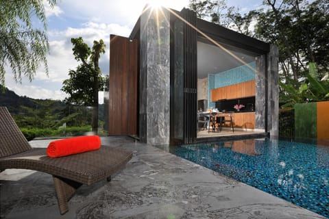 Property building, Mountain view, Pool view, Swimming pool