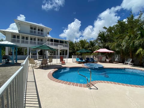 Luxury Oceanview Eco-friendly Villa Near Key West Moradia in Cudjoe Key