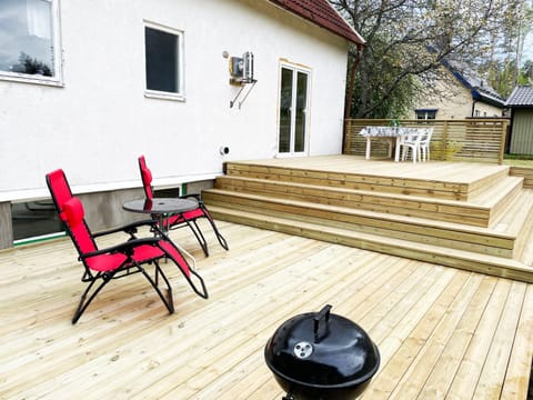 Property building, Patio, Day, Garden, View (from property/room), Balcony/Terrace, Balcony/Terrace, Garden view