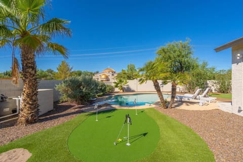 5 BDRM Heated Pool Game Tables Central Location House in Chandler