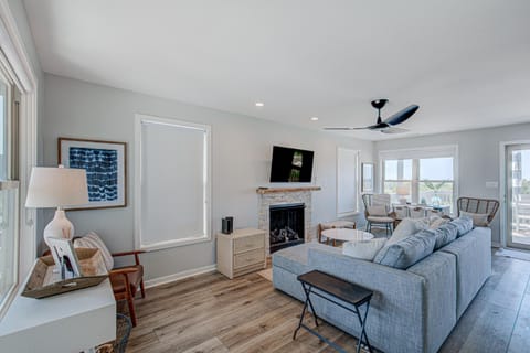Light Oasis House in Topsail Beach