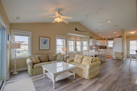 Pinella Beach House House in North Topsail Beach