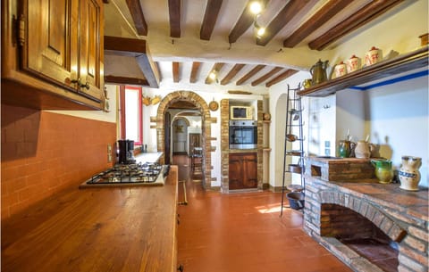 Amazing Home In Camaiore With Kitchen Casa in Camaiore