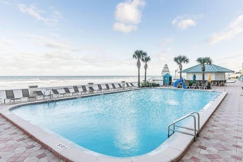 Ocean Flower Beach Retreat Apartment in Holly Hill