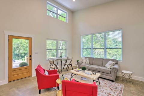 Pet-Friendly Asheville Retreat with Hot Tub House in Woodfin