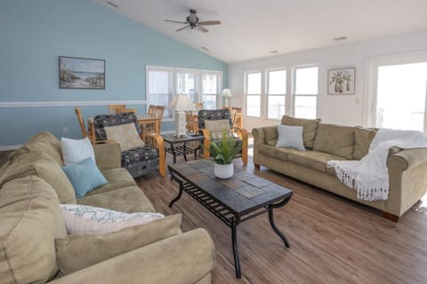 Sunny Escape House in North Topsail Beach