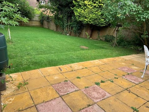 Spacious Furnished Bungalow with Garden n Parking Maison in Wycombe District