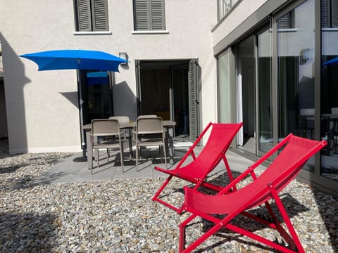 Property building, Patio, Balcony/Terrace