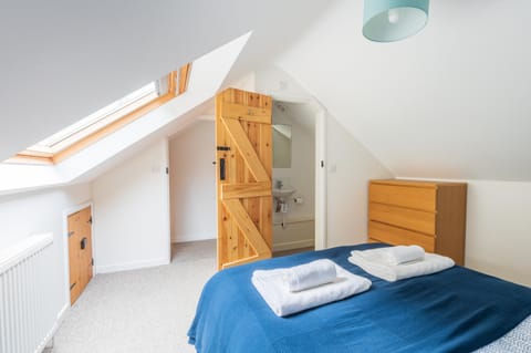 Riverside Bothy In Heart of Scenic Harbour Village Apartment in Saint Davids