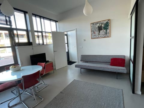 Studio 28A5 with free parking place Bed and Breakfast in Amsterdam