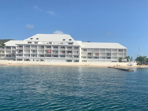 Superbe studio Dolce Vita vue mer plage piscine Condo in Sint Maarten
