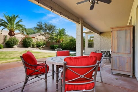 Amazing backyard, private pool, pool table, 5 beds House in Grayhawk