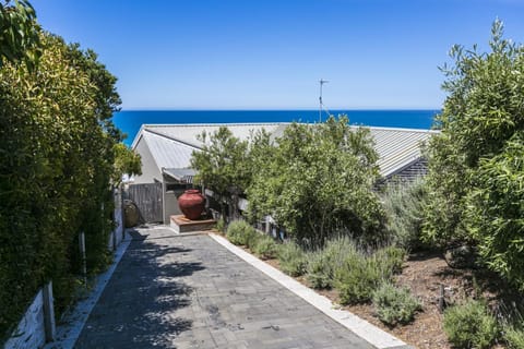 The Cliffs Edge House in Aireys Inlet