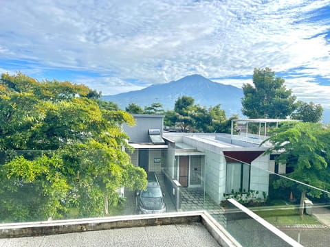 Balcony/Terrace, Mountain view