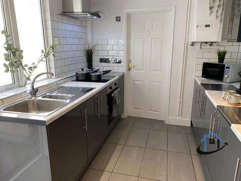 Kitchen or kitchenette, minibar, pet friendly, stove, toaster