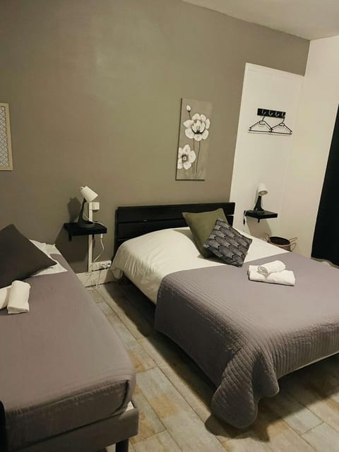 Bar du Marché - Hôtel - Restaurant Hotel in Centre-Val de Loire