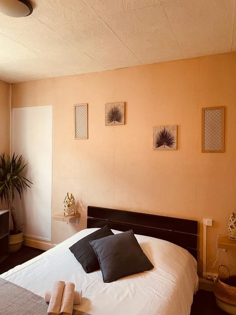 Bar du Marché - Hôtel - Restaurant Hotel in Centre-Val de Loire