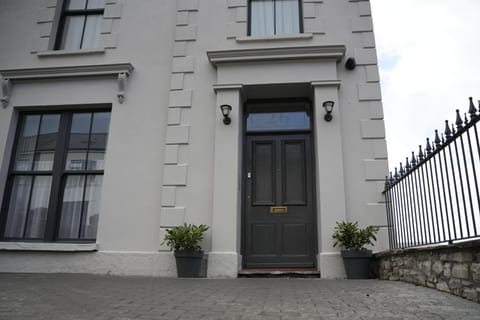 Property building, Facade/entrance