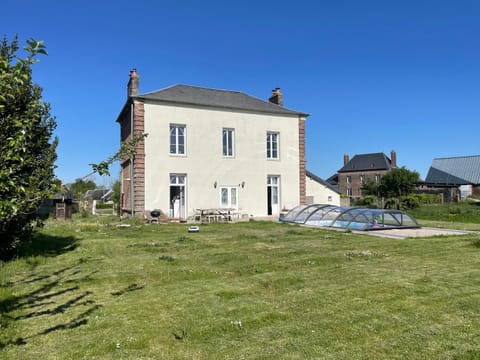 Presbytère avec piscine chauffée Villa in Normandy
