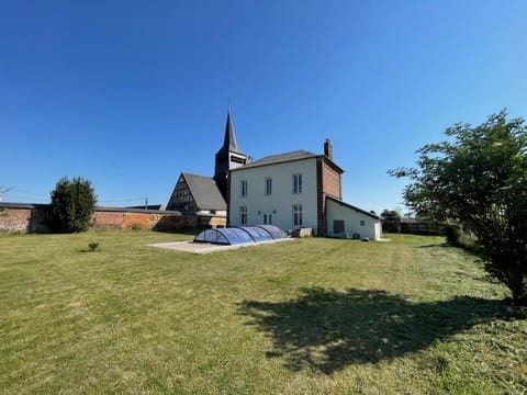 Presbytère avec piscine chauffée Villa in Normandy