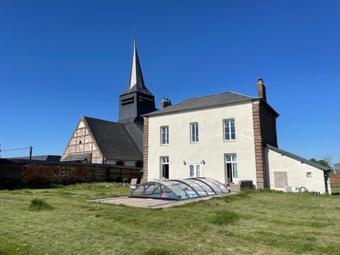 Presbytère avec piscine chauffée Villa in Normandy