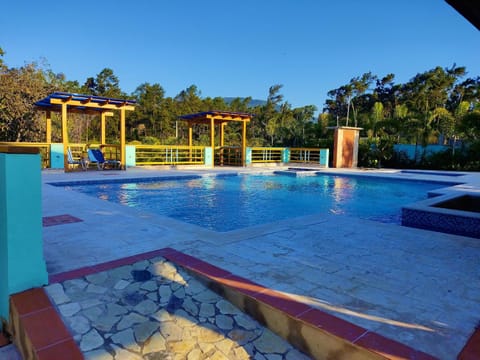 Seating area, Area and facilities, Swimming pool