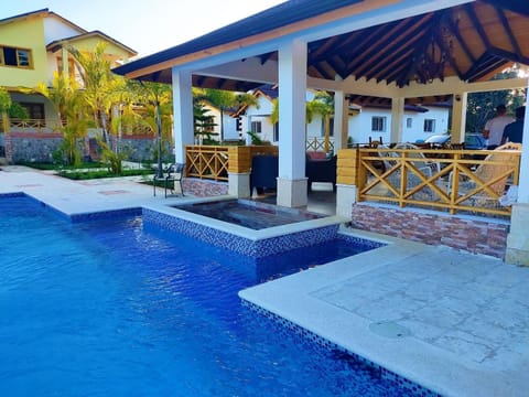 Villa Carolina By Hospedify Hermosa villa con piscina, mesa de billar, cancha de baloncesto y BBQ House in La Vega Province