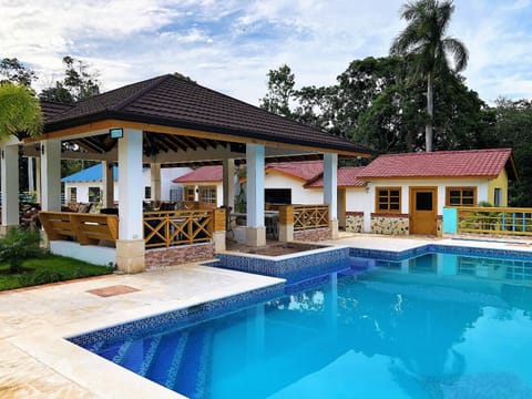 Seating area, Area and facilities, Swimming pool