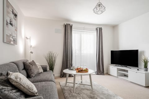 Lovely Modern 2 Bed City Centre Apartment with FREE parking - Double or Twin Beds Available Apartment in Wolverhampton