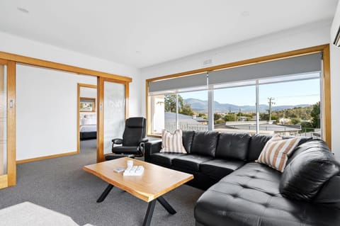 Residence at 165 Great for large groups Sleeps 11 House in Bellerive