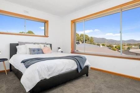 Residence at 165 Great for large groups Sleeps 11 House in Bellerive