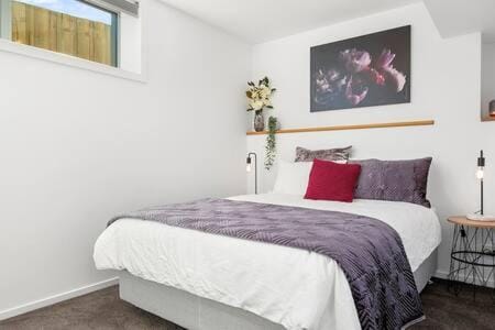 The Retreat at 165 New renovated unit Sleeps 6 Apartamento in Bellerive