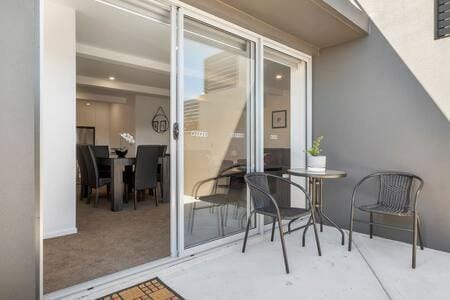 The Retreat at 165 New renovated unit Sleeps 6 Copropriété in Bellerive