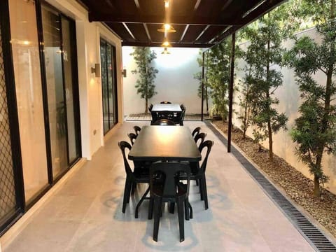 Modern House w/Great Location Nr SM & Jack’s Ridge Chalet in Davao City