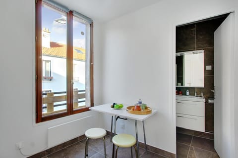 CMG Diderot 2 / Montreuil Apartment in Vincennes