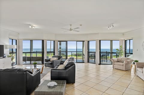 Mareblue Villa - Aldinga Beach - C21 SouthCoast Holidays House in Adelaide