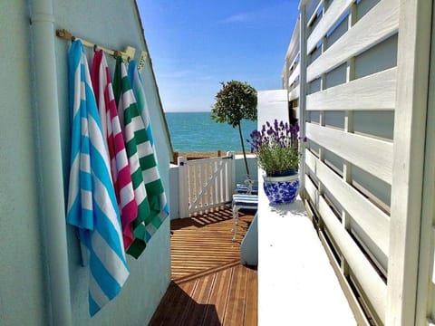 LUXURY BEACH PROPERTY- Neptune's Nest Apartment in Folkestone