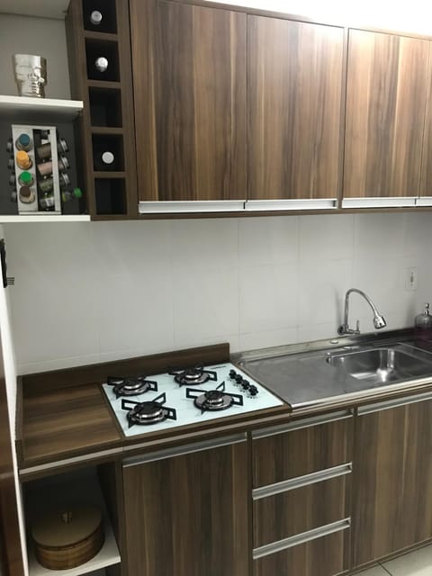 Kitchen or kitchenette, minibar