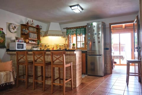 Kitchen or kitchenette, Dining area, stove