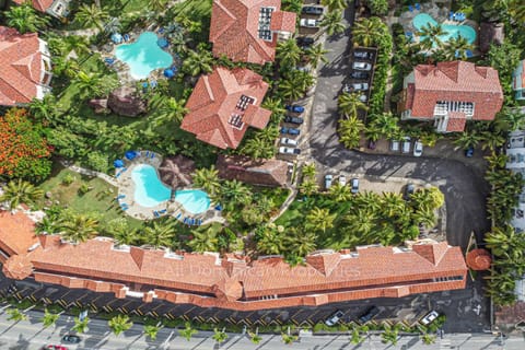 Property building, Bird's eye view, Swimming pool