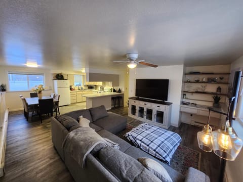 Newly furnished relaxing stay Condo in Fairbanks