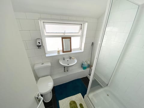 Budget Stay, Shared Guest House, R1 Mount Pleasant hill Vacation rental in Swansea