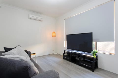Living on Lennard - Pet friendly house close to CBD Haus in Perth