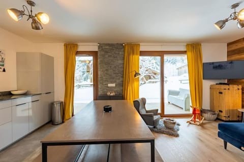 Stylish 2 bed apartment near Les Prodains Gondola Apartment in Montriond
