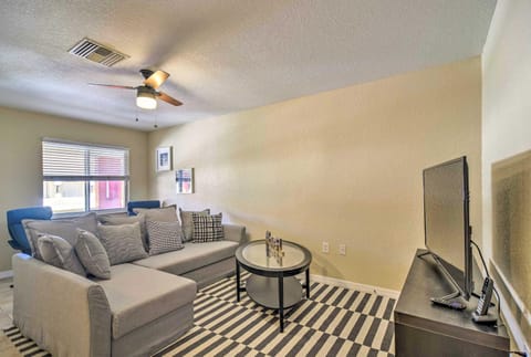 Sunny Indian Rocks Beach Condo Steps to Gulf! Apartment in Indian Rocks Beach