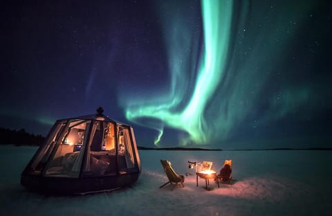 Aurora Igloo with private hot tub by Invisible Forest Lodge Tenda di lusso in Rovaniemi
