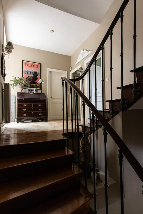 Au 16 Place Saint Louis Bed and Breakfast in Blois