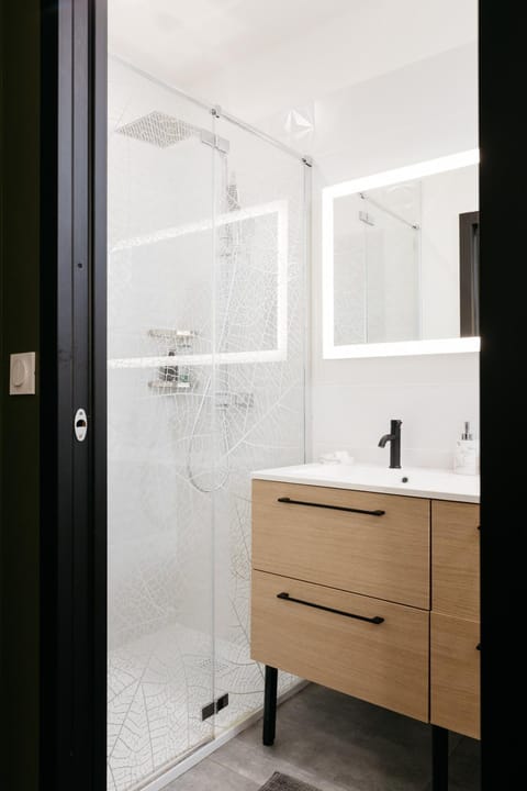 Shower, Bathroom