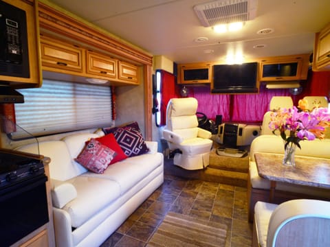 Luxury American RV with Hot Tub House in Horsham District